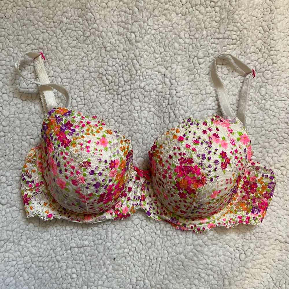 34D Victoria’s Secret Bra